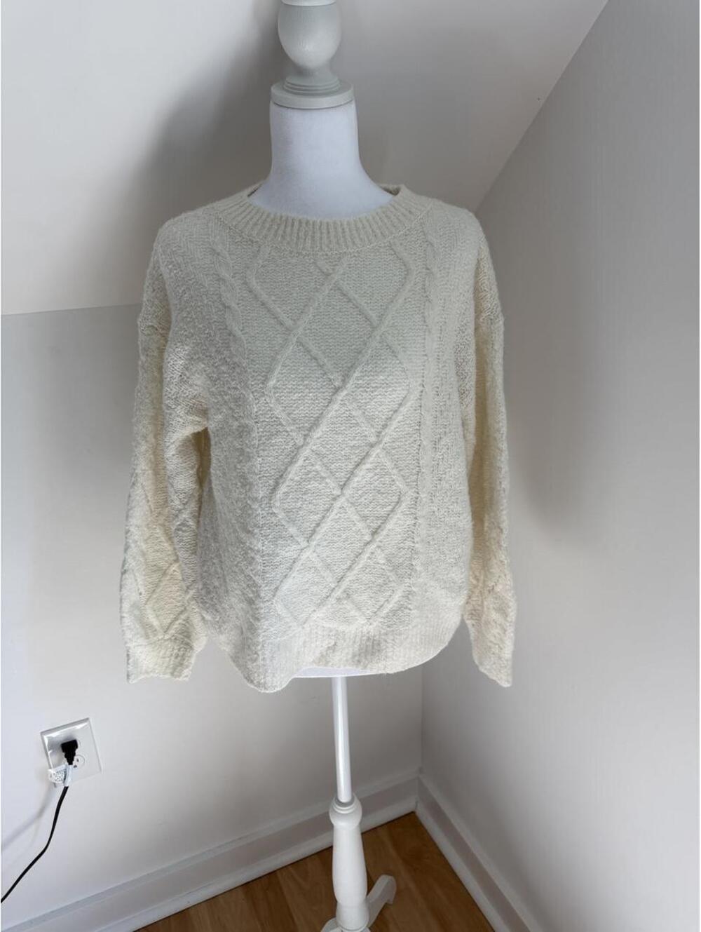 Lucky Brand Women's Cream and White Jumper